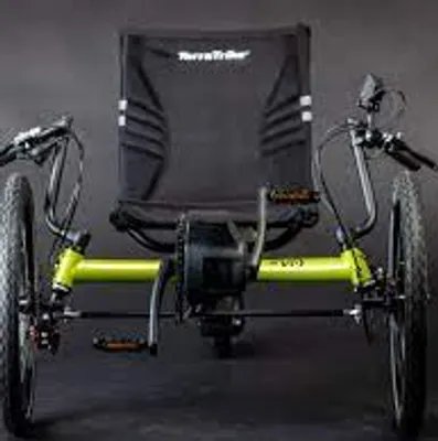 E-assist trike with mid-drive motor